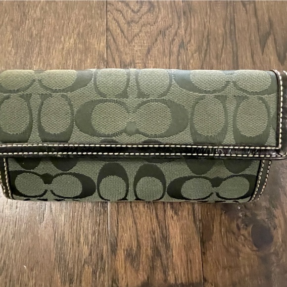 Coach Penelope Signature Tote in Forest Green - Picture 5 of 5